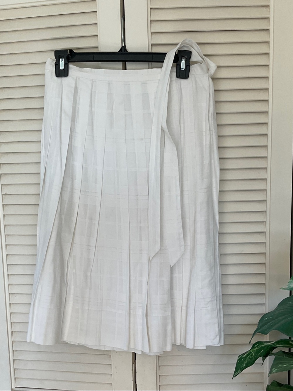 Banana Republic White Pleated Midi Wrap Skirt with Waist Tie